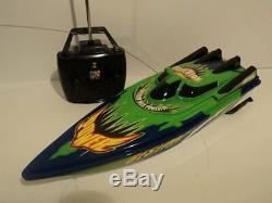 Rechargeable Racing Speed Boat Radio Remote Control Boat (Batteries Included)